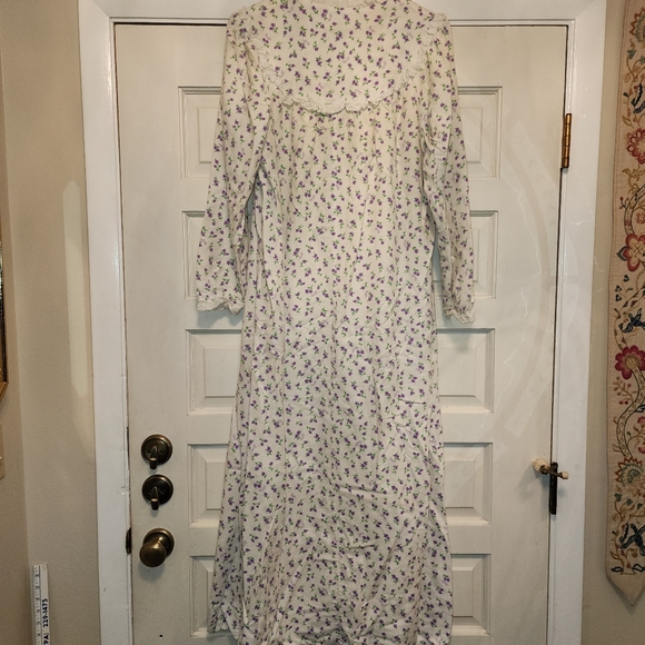 Vintage LANZ Of SALZBURG nightgown Cotton, Warm, Cozy Flannel, Soft Lace LARGE - Picture 4 of 5